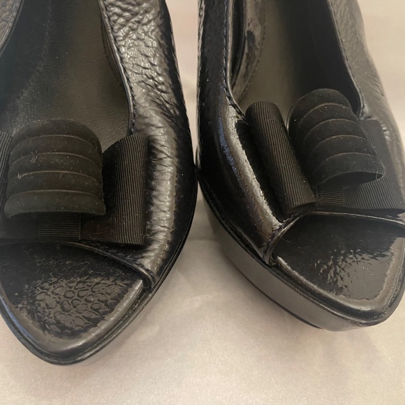 Fendi Logo Platform Peep-Toe Heels 38.5 Leather Bow Details Gold FF Buckle - Picture 3 of 16